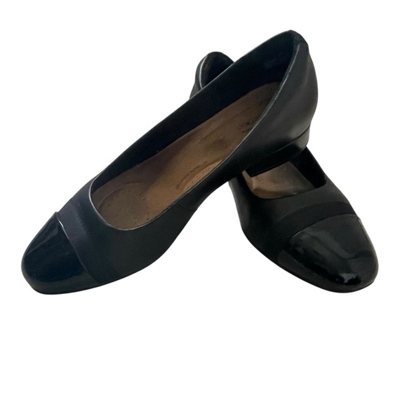 Clarks Women's Black Patent Flats Size 9 - Picture 3 of 9